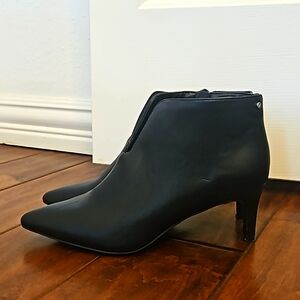 Tahari Black Vegan Leather Heeled Booties w Side Zip, Pointed Toe